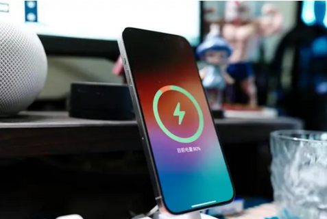 莎车苹果15换屏服务分享用什么充电器给iPhone15充电更好 